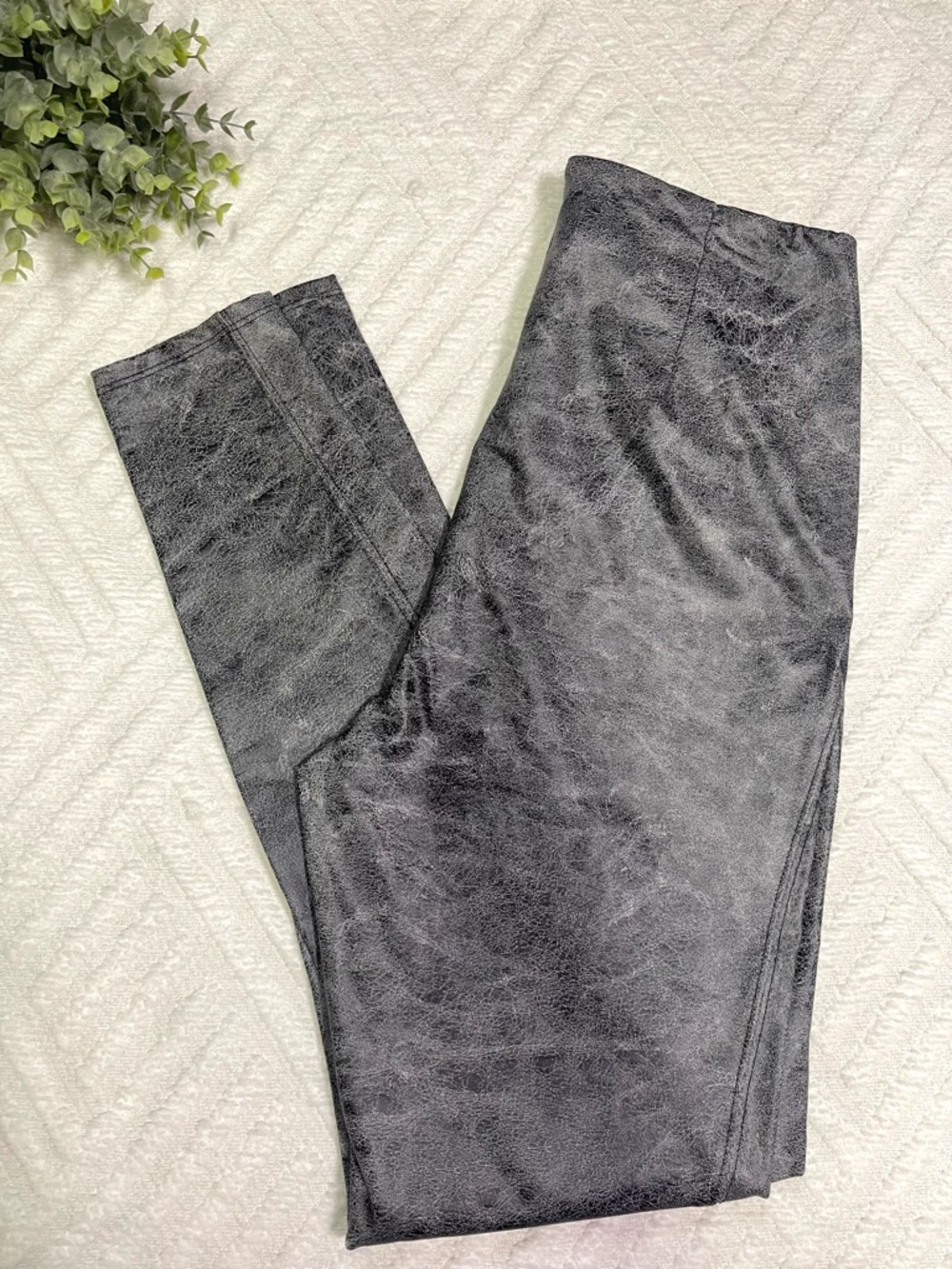 Faux Leather Leggings in Gray